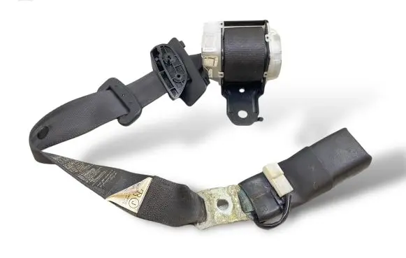 Middle seatbelt (rear)