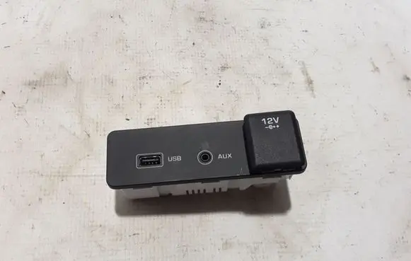 Land Rover Discovery Sport USB socket connector FK7219C166CC
