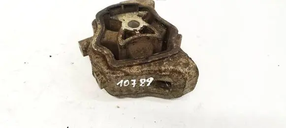 Land Rover Freelander 2 - LR2 Engine mount bracket