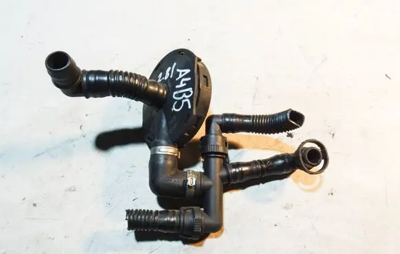 Audi A4 S4 B5 8D Breather valve 077103245C