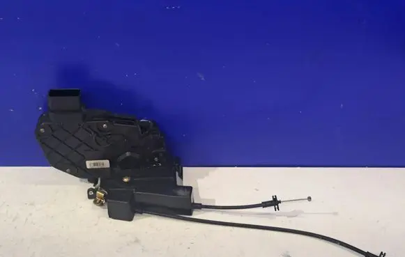 Volvo S40 Coupe door lock (next to the handle) 30663974