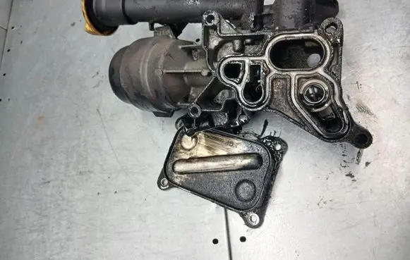 Opel Corsa C Engine oil radiator 
