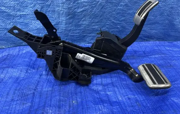 DS Automobiles 7 Crossback Pedal assembly 9854066280 9829019980