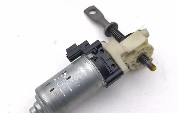 Lexus IS 220D-250-350 Seat adjustment motor 8582033020 1620006861 43944010080