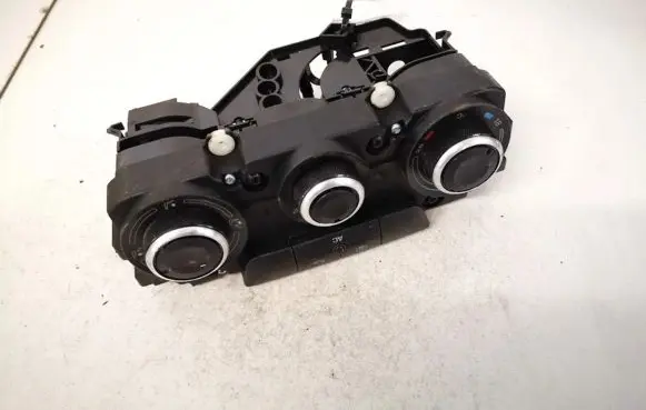 Skoda Octavia Mk2 (1Z) Climate control unit