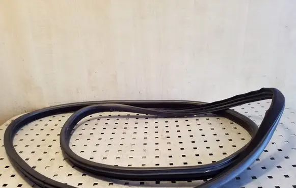 Volvo XC90 Rear door rubber seal (on body) 