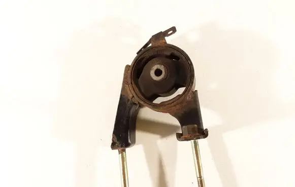 Toyota Yaris Engine mount bracket 123710J010