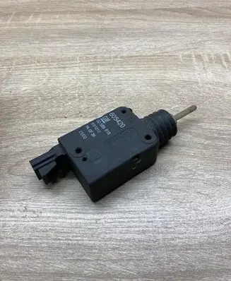 Opel Zafira A Fuel tank cap lock motor 90589918 1101215