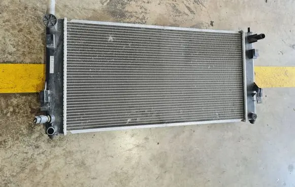 Nissan Leaf I (ZE0) Coolant radiator PA66GF30
