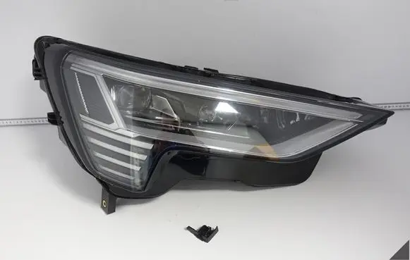 Audi e-tron Headlight/headlamp 4KE941036D