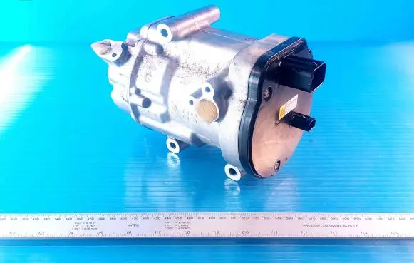 Toyota Sienna XL40 IV Air conditioning (A/C) compressor (pump) 0424000724 ESB27C 04F05907