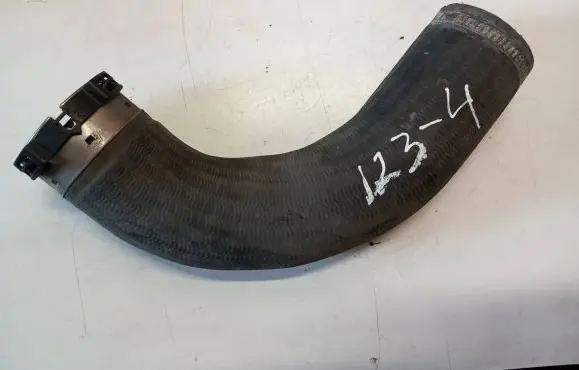 Volvo V40 Intercooler hose/pipe 31370044