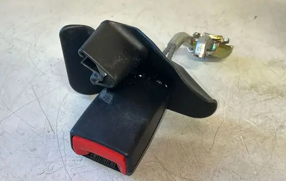 Audi A4 S4 B7 8E 8H Rear seatbelt buckle 8E0857740