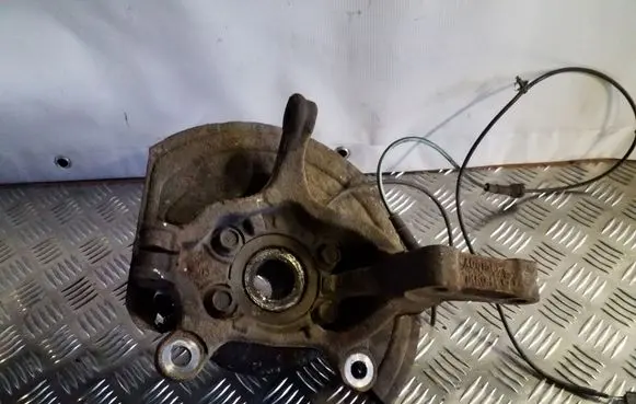 Nissan Juke I F15 Front wheel hub spindle knuckle