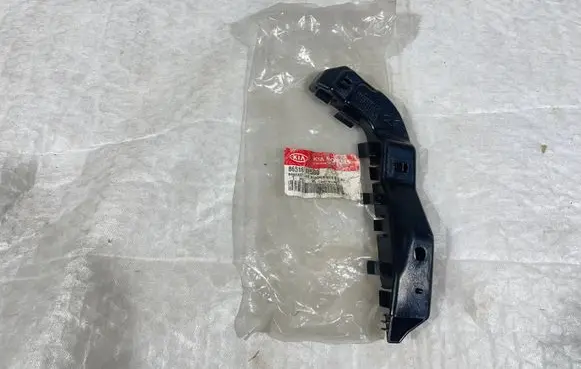 KIA Picanto Front bumper mounting bracket 8651607500