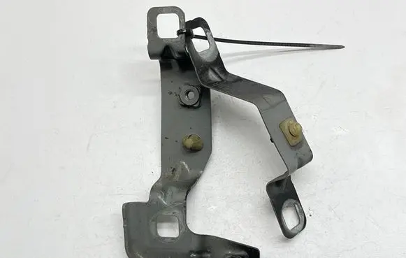Renault Megane IV Front splash guards bracket 641351433R 1470352R