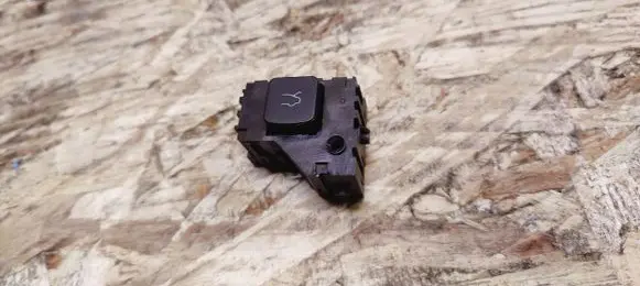 Alfa Romeo Giulia Tailgate opening switch 01561143450
