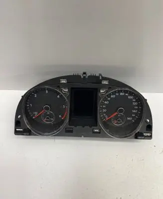 Volkswagen PASSAT B7 Speedometer (instrument cluster) 3AA920970E