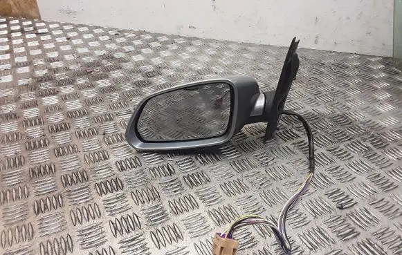 Volkswagen Polo IV 9N3 Front door electric wing mirror E11026225