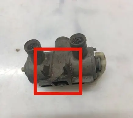 Mercedes-Benz W123 Valve 1238302084