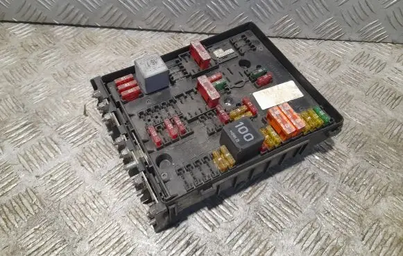 Volkswagen Golf Plus Fuse module 1K0937124K