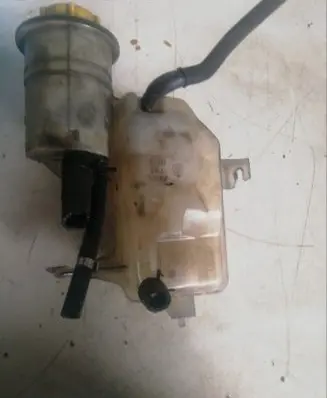 Brake fluid reservoir