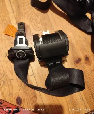 BMW 5 E39 Front seatbelt 8198571 566175100 AK6081111
