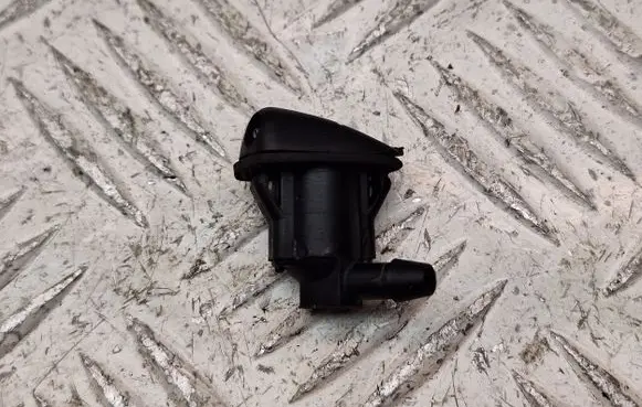 Windshield washer spray nozzle