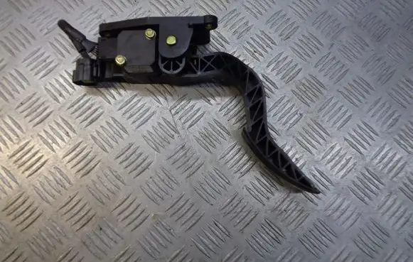 KIA Rio Accelerator throttle pedal AE10AE474