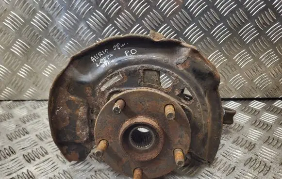 Toyota Auris 150 Front wheel hub