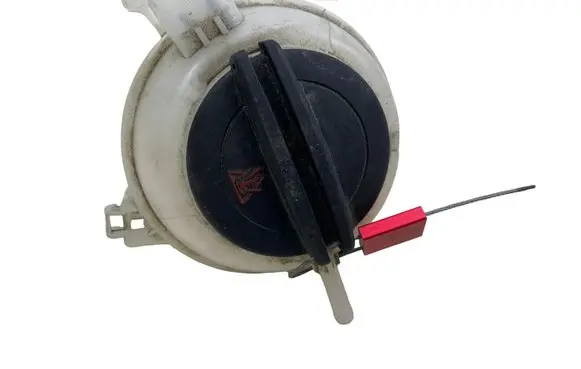 Volkswagen PASSAT B8 Coolant expansion tank/reservoir 1S0121407E