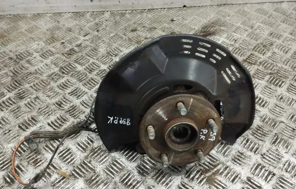 Toyota C-HR I Front wheel hub