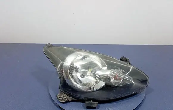 Toyota Aygo AB10 Headlight/headlamp 81110-0H070