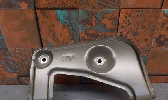 BMW X7 G07 Fender mounting bracket 7418220