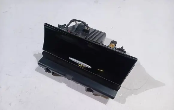 Chrysler 300C Glove box central console S6FM861KXAD