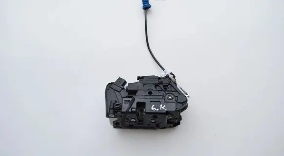 Volkswagen PASSAT CC Rear door lock 5N0839015A