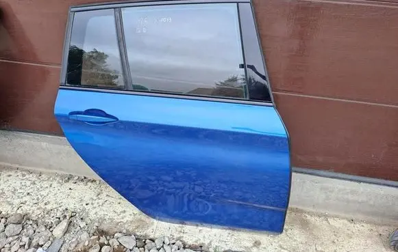 BMW 2 F46 Rear door