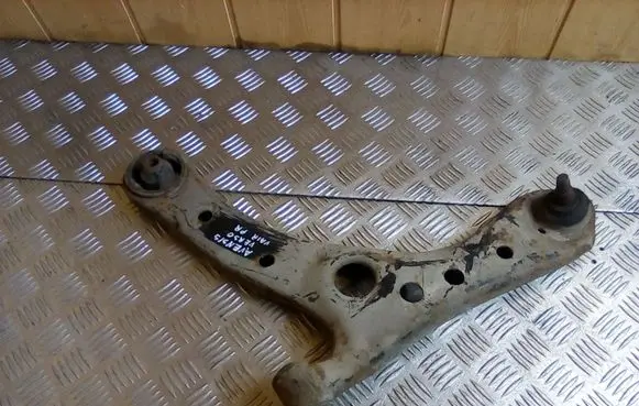 Toyota Avensis Verso Front lower control arm/wishbone
