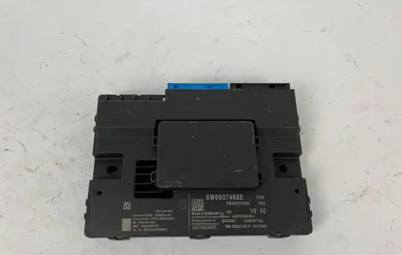 Audi Q7 4M Gateway control module 8W8907468E