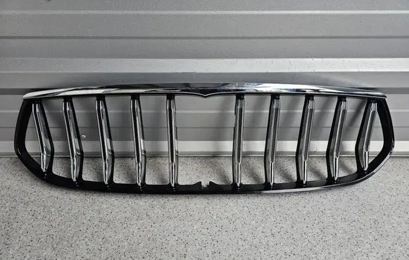 Maserati Ghibli Front bumper upper radiator grill 670151231
