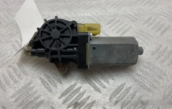 Ford Mustang VI Seat adjustment motor 0390203047 939731