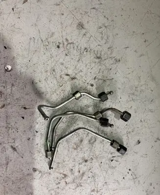 Volvo V40 Fuel injector supply line/pipe 