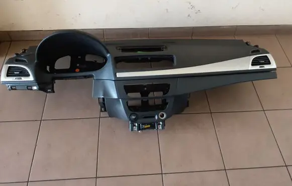 Renault Megane III Dashboard 681000022R