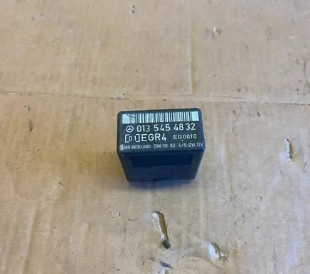 Mercedes-Benz E W124 Other relay 0135454832 898690000 EG0010