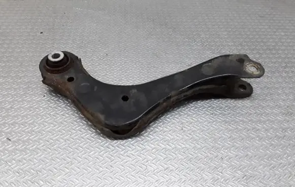 Toyota RAV 4 (XA50) Rear control arm