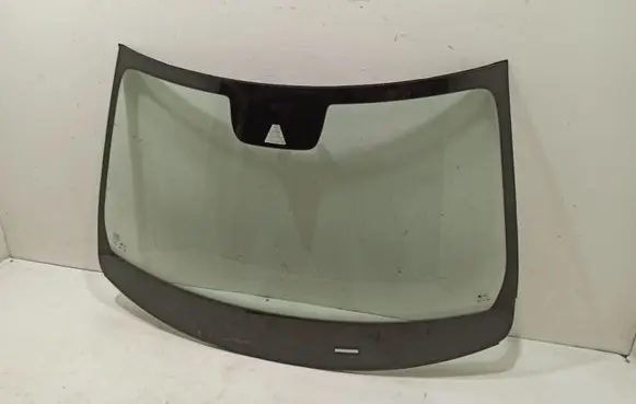 Volvo XC90 Front windscreen/windshield window 32244983