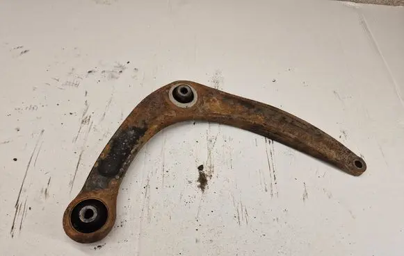 Peugeot 3008 I Front lower control arm/wishbone 7BTGM1 3823077 7BTGM13823077