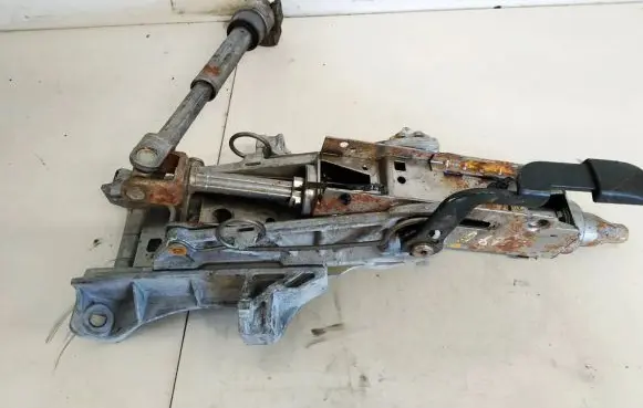 Ford Focus Steering wheel axle 665681001 19169354
