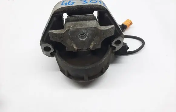 Engine mount vacuum valve