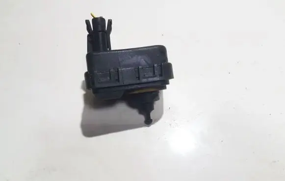 Opel Vectra B Headlight level adjustment motor 